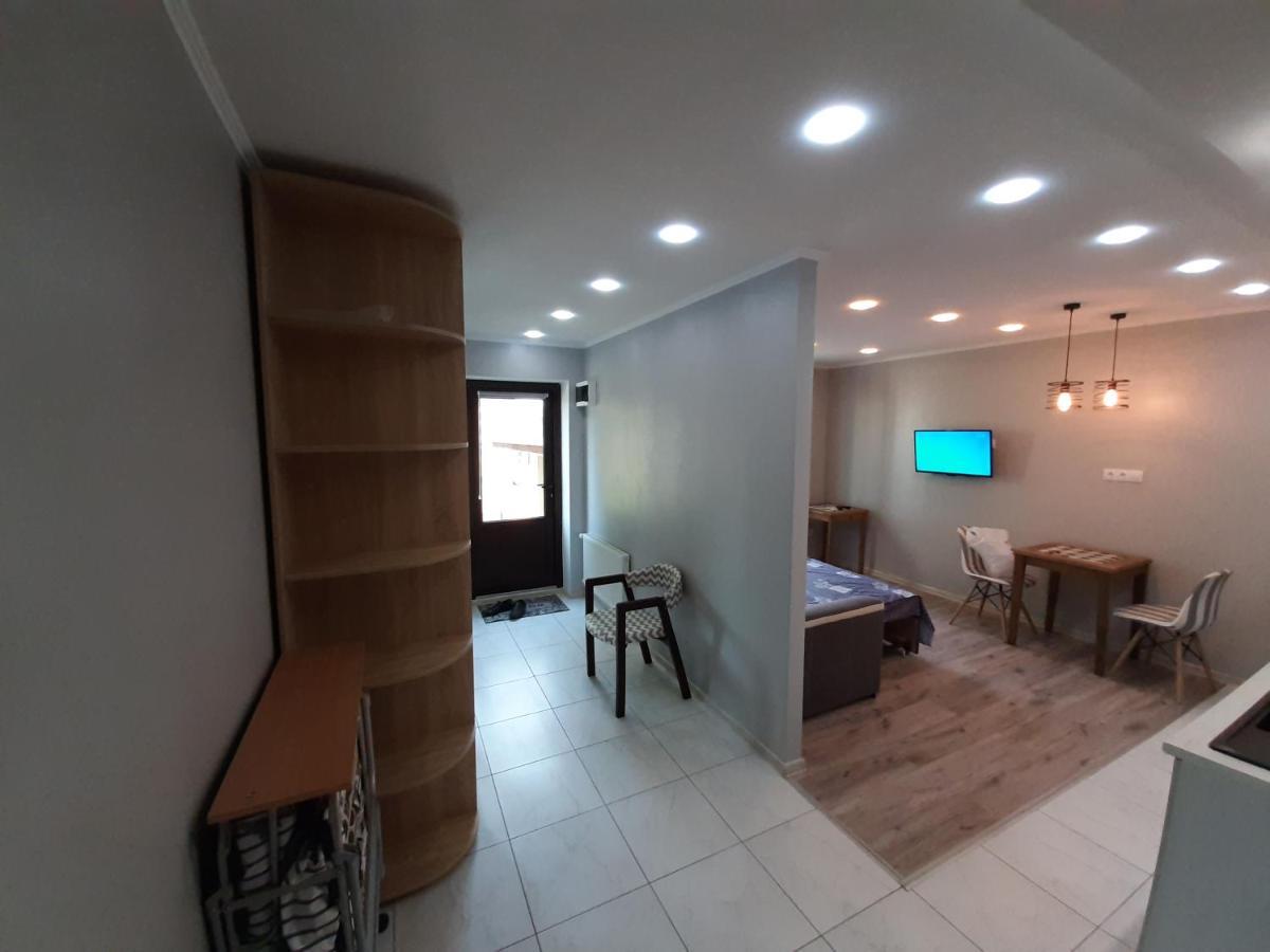 Апартаменты С Террасой И Гаражом Odesa Exterior foto