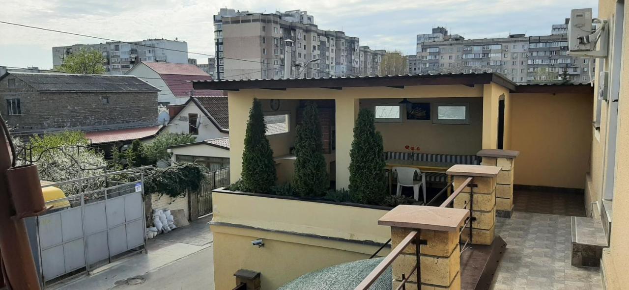 Апартаменты С Террасой И Гаражом Odesa Exterior foto